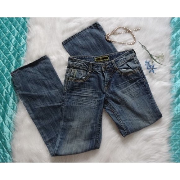 ​Womens Maxx jeans Size 9 distressed w/embroidery front legs & back​ pockets - Picture 4 of 12